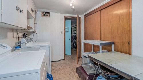 5433 Ash Street, Vancouver, BC - Indoor Photo Showing Laundry Room