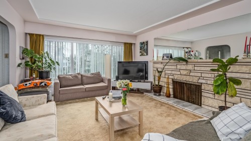 5433 Ash Street, Vancouver, BC - Indoor Photo Showing Living Room With Fireplace