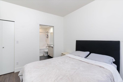 112-7478 Byrnepark Walk, Burnaby, BC - Indoor Photo Showing Bedroom