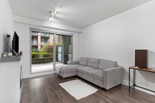 112-7478 Byrnepark Walk, Burnaby, BC - Indoor Photo Showing Living Room