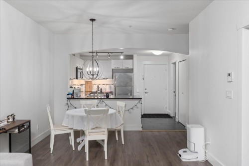 112-7478 Byrnepark Walk, Burnaby, BC - Indoor Photo Showing Dining Room