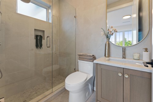 2578 4Th Avenue E, Vancouver, BC - Indoor Photo Showing Bathroom