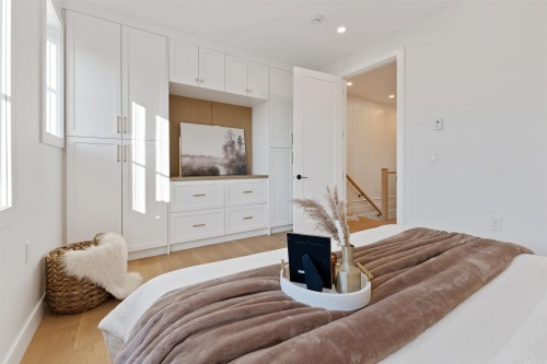 2578 4Th Avenue E, Vancouver, BC - Indoor Photo Showing Bedroom