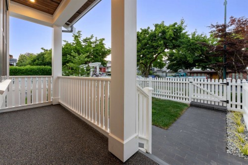 2578 4Th Avenue E, Vancouver, BC - Outdoor With Exterior