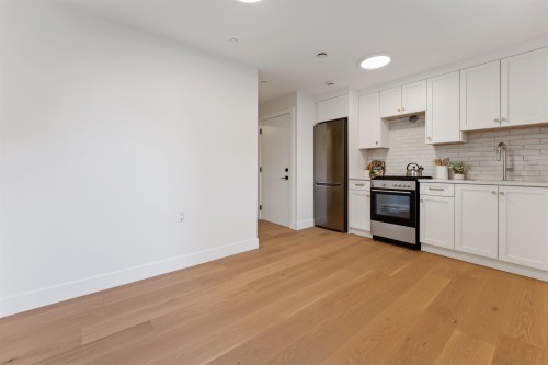 2578 4Th Avenue E, Vancouver, BC - Indoor Photo Showing Kitchen