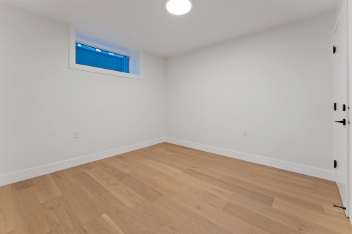 2578 4Th Avenue E, Vancouver, BC - Indoor Photo Showing Other Room