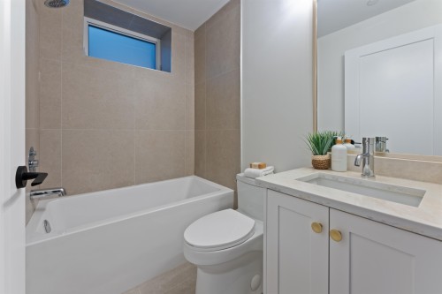 2578 4Th Avenue E, Vancouver, BC - Indoor Photo Showing Bathroom