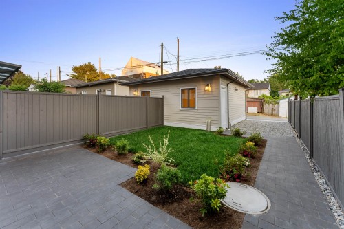 2578 4Th Avenue E, Vancouver, BC - Outdoor