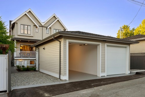 2578 4Th Avenue E, Vancouver, BC - Outdoor With Exterior