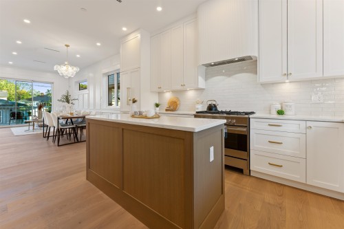 2578 4Th Avenue E, Vancouver, BC - Indoor Photo Showing Kitchen With Upgraded Kitchen