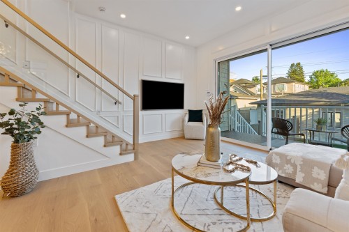 2578 4Th Avenue E, Vancouver, BC - Indoor