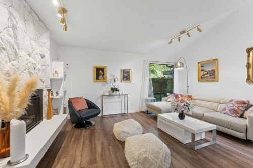 6650 Nelson Avenue, West Vancouver, BC - Indoor Photo Showing Living Room