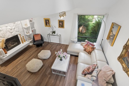 6650 Nelson Avenue, West Vancouver, BC - Indoor Photo Showing Living Room With Fireplace