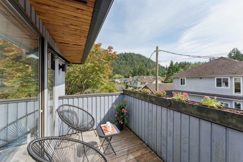 6650 Nelson Avenue, West Vancouver, BC - Outdoor With Balcony With Exterior