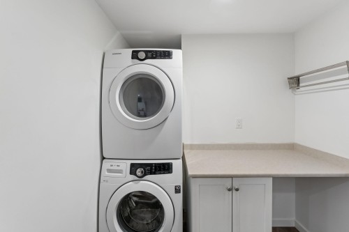 6650 Nelson Avenue, West Vancouver, BC - Indoor Photo Showing Laundry Room