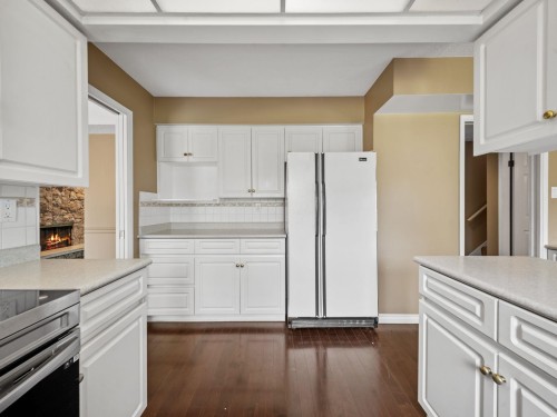4237 Candlewood Drive, Richmond, BC - Indoor Photo Showing Kitchen
