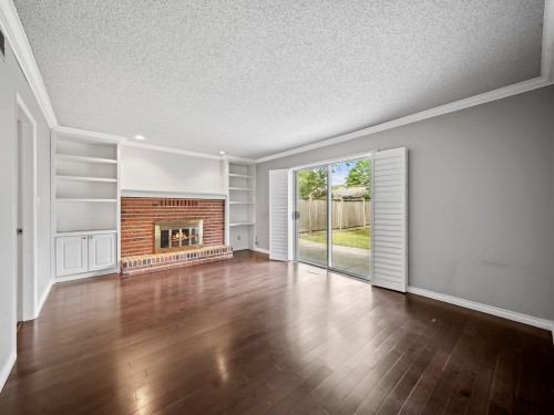 4237 Candlewood Drive, Richmond, BC - Indoor With Fireplace