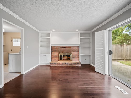 4237 Candlewood Drive, Richmond, BC - Indoor With Fireplace