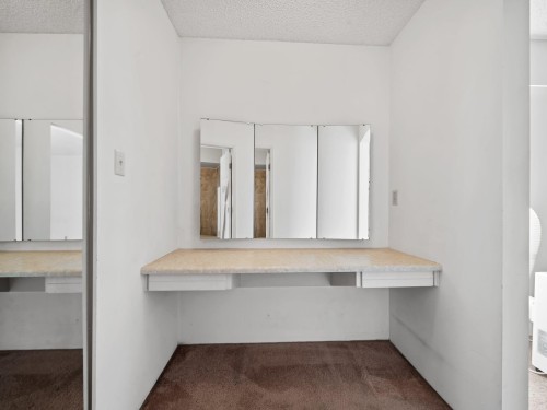 4237 Candlewood Drive, Richmond, BC - Indoor Photo Showing Other Room