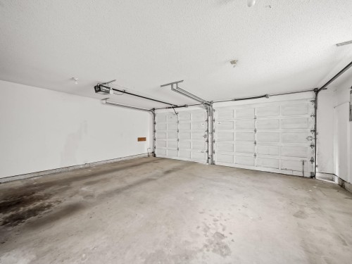 4237 Candlewood Drive, Richmond, BC - Indoor Photo Showing Garage
