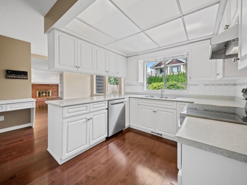 4237 Candlewood Drive, Richmond, BC - Indoor Photo Showing Kitchen