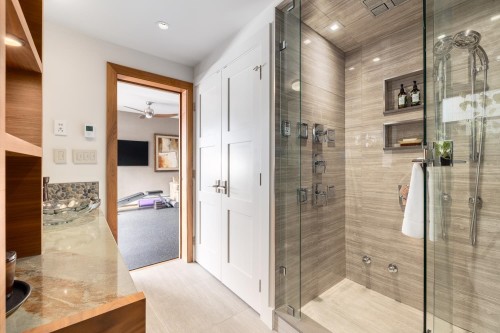 3242 1St Avenue W, Vancouver, BC - Indoor Photo Showing Bathroom