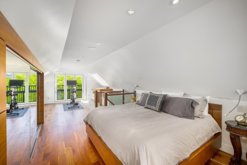 3242 1St Avenue W, Vancouver, BC - Indoor Photo Showing Bedroom