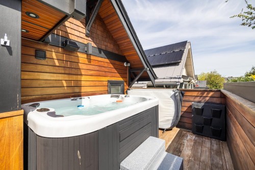 3242 1St Avenue W, Vancouver, BC -  With Exterior