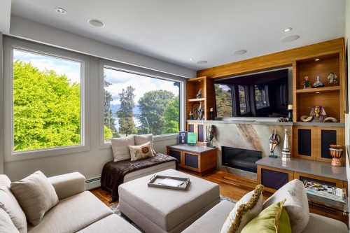 3242 1St Avenue W, Vancouver, BC - Indoor Photo Showing Living Room
