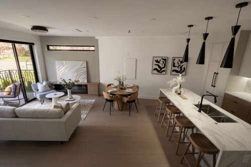1-2282 8Th Avenue E, Vancouver, BC - Indoor Photo Showing Living Room