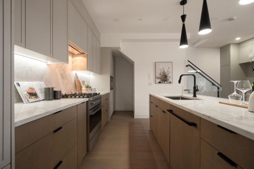 1-2282 8Th Avenue E, Vancouver, BC - Indoor Photo Showing Kitchen With Upgraded Kitchen