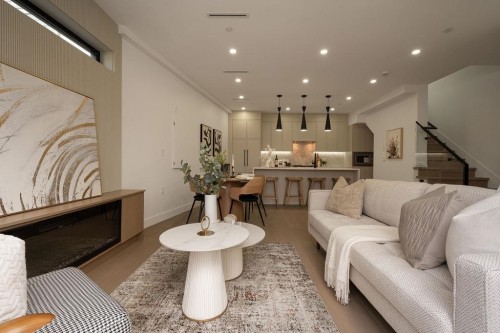 1-2282 8Th Avenue E, Vancouver, BC - Indoor Photo Showing Living Room