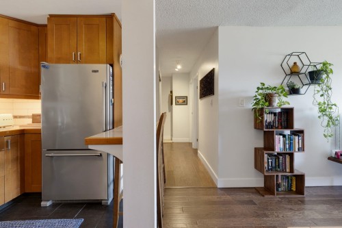 302-391 7Th Avenue E, Vancouver, BC - Indoor Photo Showing Kitchen