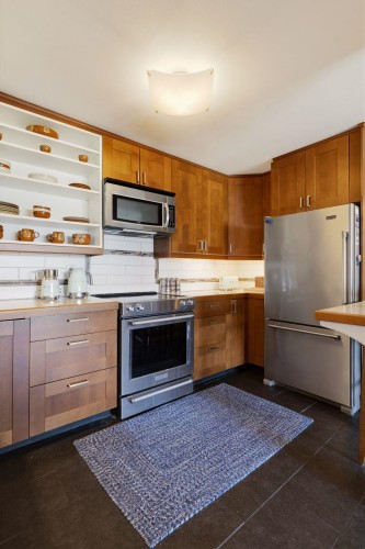 302-391 7Th Avenue E, Vancouver, BC - Indoor Photo Showing Kitchen