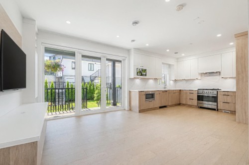 2972 Venables Street, Vancouver, BC - Indoor Photo Showing Kitchen With Upgraded Kitchen