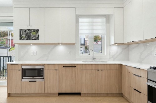 2972 Venables Street, Vancouver, BC - Indoor Photo Showing Kitchen With Upgraded Kitchen