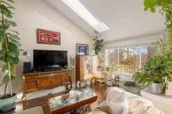 612 4th Street E North Vancouver, BC V7L 1J8