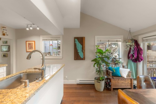 612 4Th Street E, North Vancouver, BC - Indoor Photo Showing Other Room