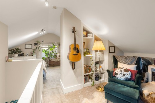 612 4Th Street E, North Vancouver, BC - Indoor