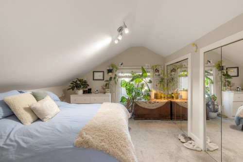 612 4Th Street E, North Vancouver, BC - Indoor Photo Showing Bedroom
