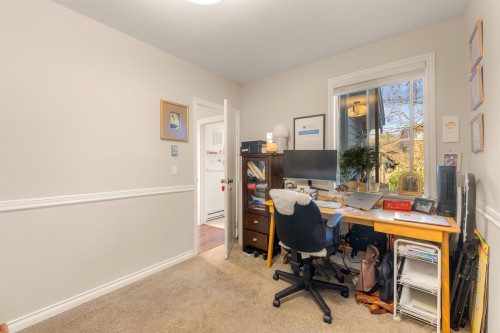 612 4Th Street E, North Vancouver, BC - Indoor Photo Showing Office