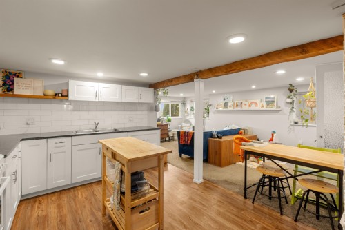 612 4Th Street E, North Vancouver, BC - Indoor Photo Showing Other Room