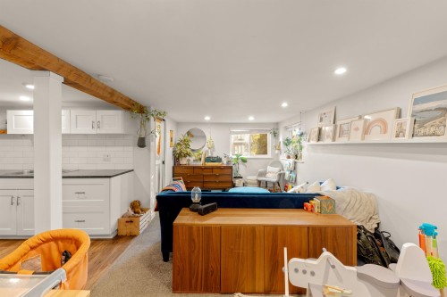 612 4Th Street E, North Vancouver, BC - Indoor