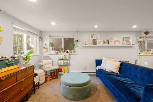 612 4Th Street E, North Vancouver, BC - Indoor