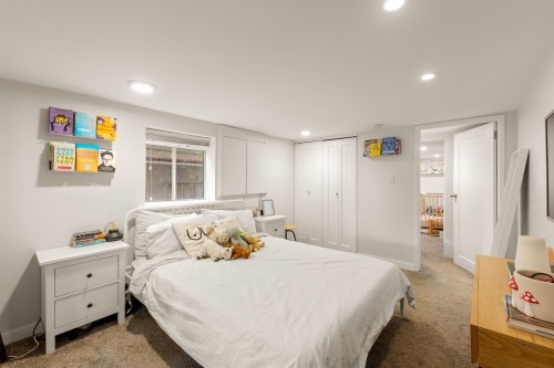 612 4Th Street E, North Vancouver, BC - Indoor Photo Showing Bedroom