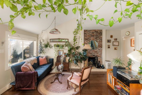 612 4Th Street E, North Vancouver, BC - Indoor Photo Showing Living Room With Fireplace
