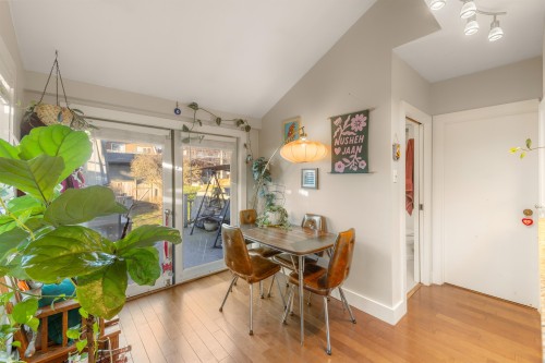 612 4Th Street E, North Vancouver, BC - Indoor Photo Showing Dining Room