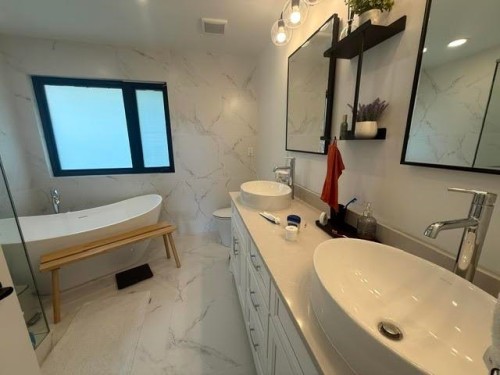 3337 Abbey Lane, Coquitlam, BC - Indoor Photo Showing Bathroom