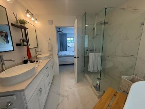 3337 Abbey Lane, Coquitlam, BC - Indoor Photo Showing Bathroom