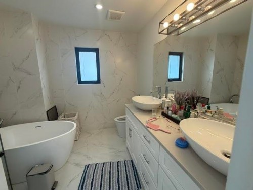 3337 Abbey Lane, Coquitlam, BC - Indoor Photo Showing Bathroom